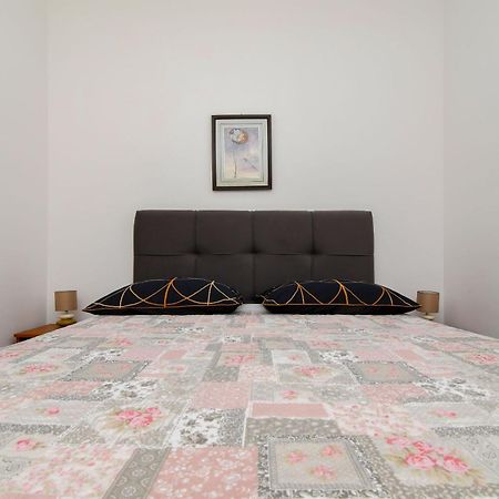 Apartments Biserka - 50 M From Beach Trogir Ngoại thất bức ảnh
