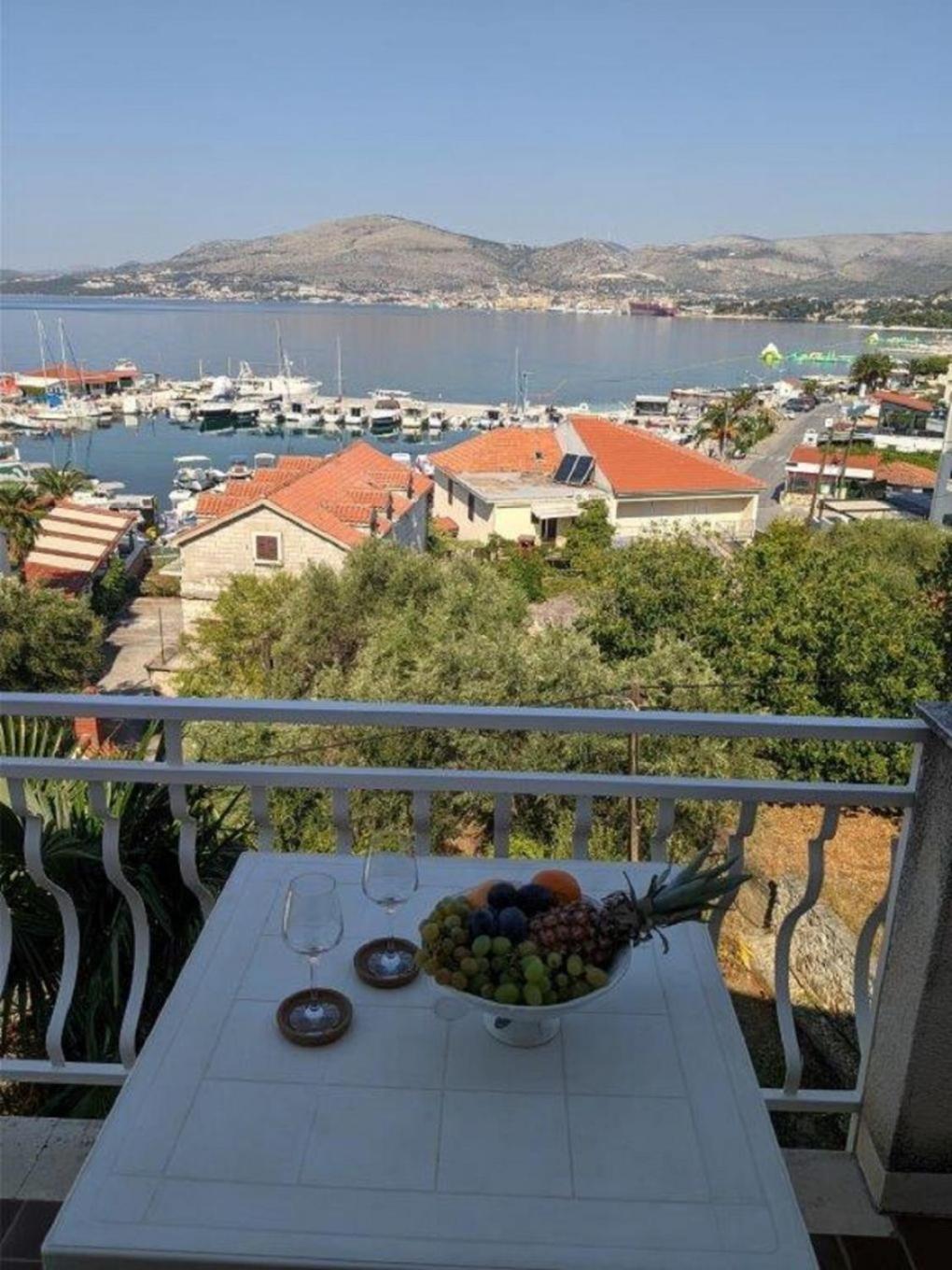 Apartments Biserka - 50 M From Beach Trogir Ngoại thất bức ảnh