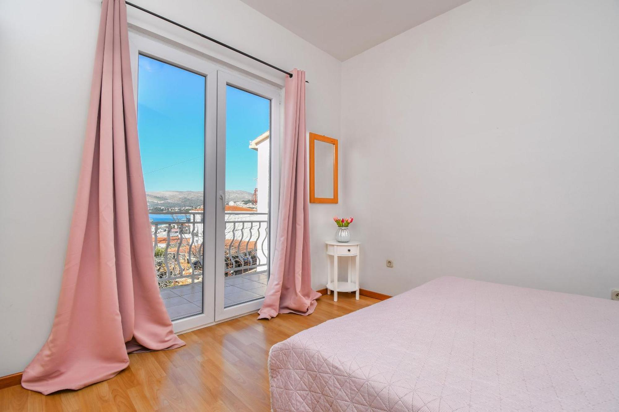 Apartments Biserka - 50 M From Beach Trogir Ngoại thất bức ảnh