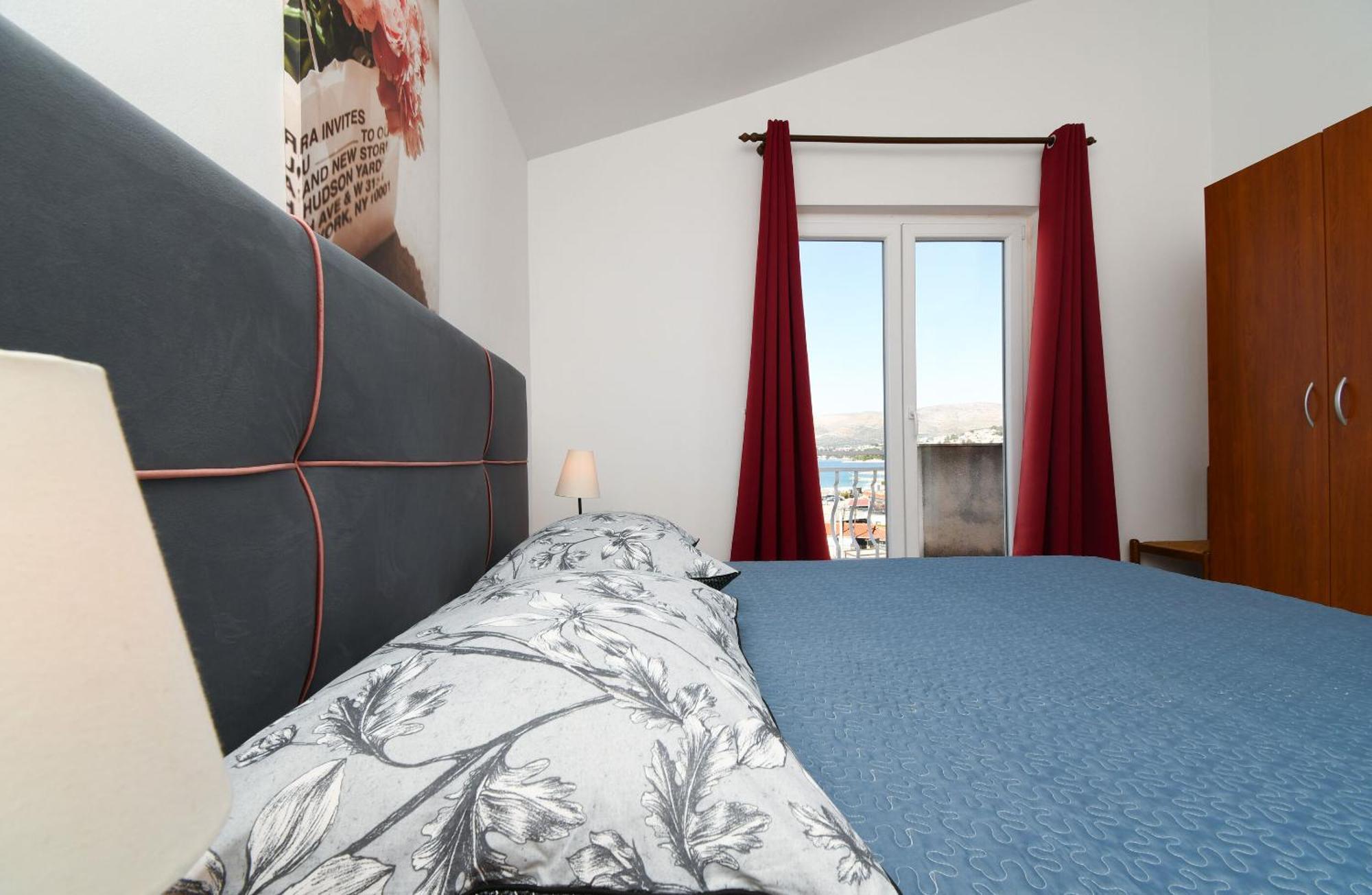 Apartments Biserka - 50 M From Beach Trogir Ngoại thất bức ảnh